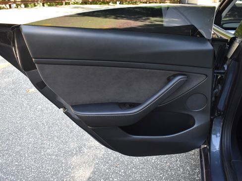 Used 2022 Tesla Model 3 Standard Range image 25