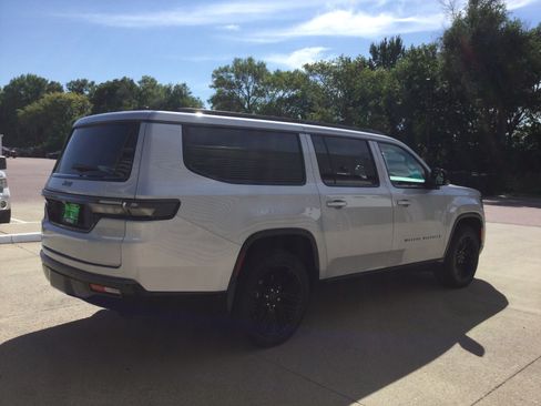 Used 2026 Jeep Grand Wagoneer L Limited AWD/4WD image 5