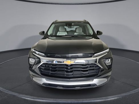 Used 2025 Chevrolet TrailBlazer LT FWD image 3