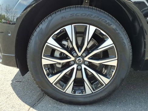 Used 2025 Volvo XC60 B5 Plus AWD/4WD image 7
