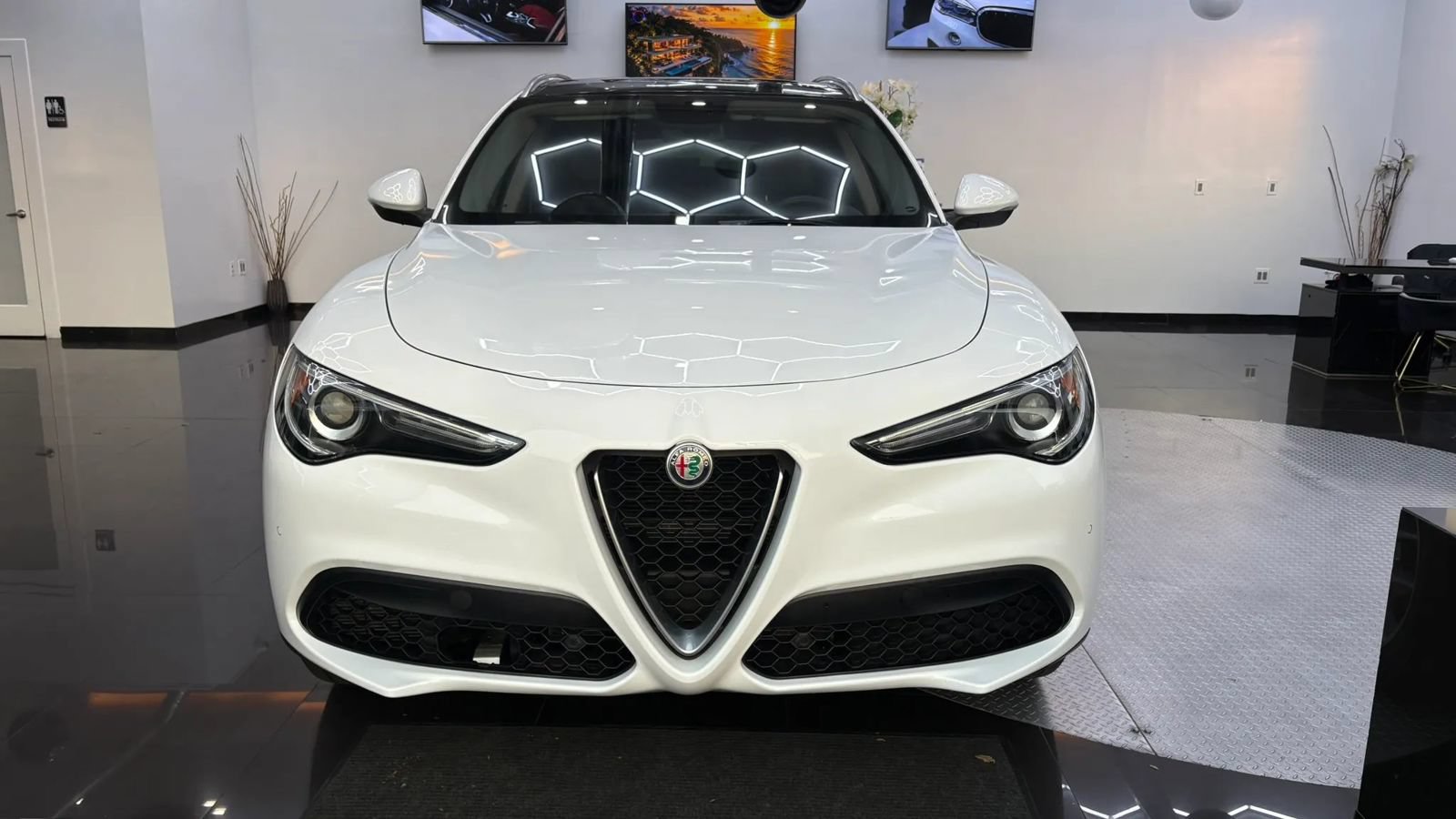 Used 2018 Alfa Romeo Stelvio Ti AWD/4WD image 1