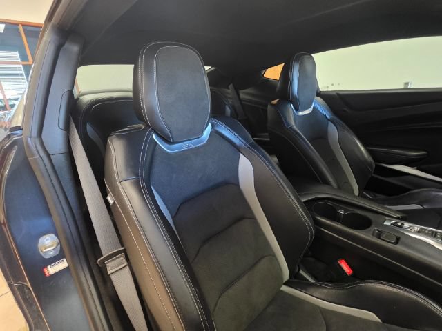 Used 2021 Chevrolet Camaro LT w/ 1LE Track Performance Package RWD image 12