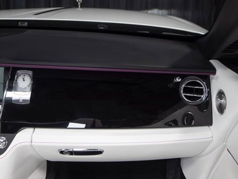 Used 2017 Rolls-Royce Dawn image 51