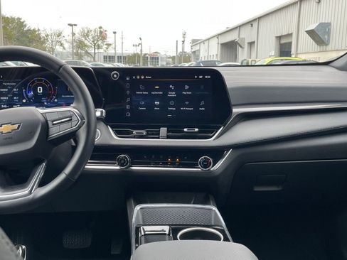 Used 2025 Chevrolet Equinox LT image 18