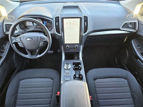 Used 2022 Ford Edge SE image 11