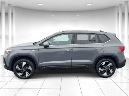 Certified 2023 Volkswagen Taos SE w/ Panoramic Sunroof Package AWD/4WD image 9