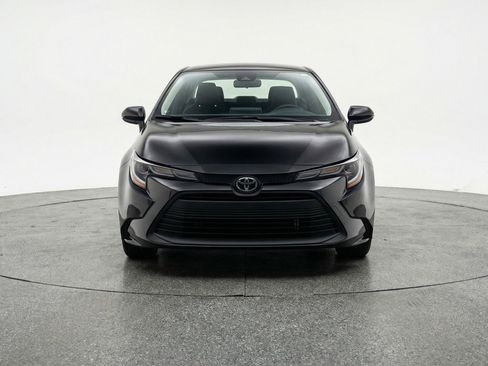 Used 2025 Toyota Corolla LE image 2