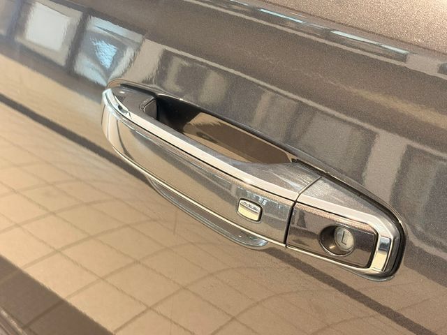 Used 2018 Chevrolet Tahoe Premier AWD/4WD image 9