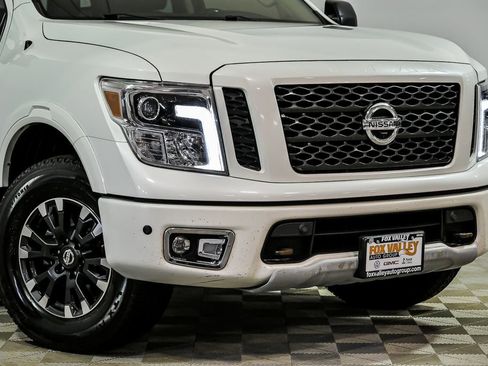 Used 2019 Nissan Titan PRO-4X w/ Pro-4x Convenience Package AWD/4WD image 2