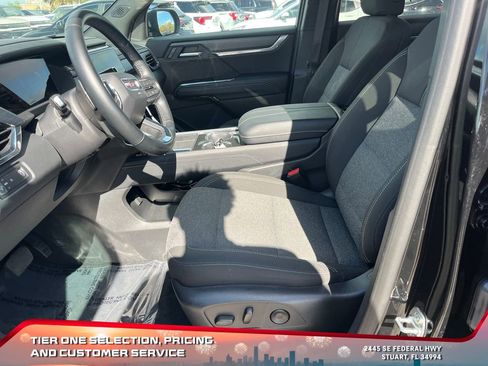 Used 2025 GMC Acadia Elevation image 9