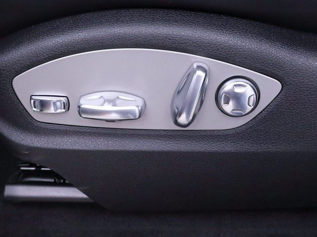 Certified 2025 Porsche Macan Turbo AWD/4WD image 18