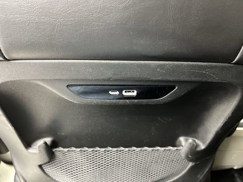 Used 2024 Chrysler Pacifica Touring-L image 12