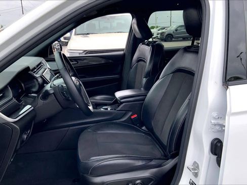 Used 2022 Jeep Grand Cherokee Altitude image 8