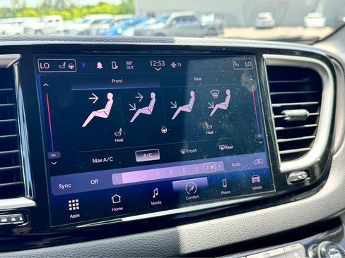 Used 2023 Chrysler Pacifica Touring-L FWD image 24