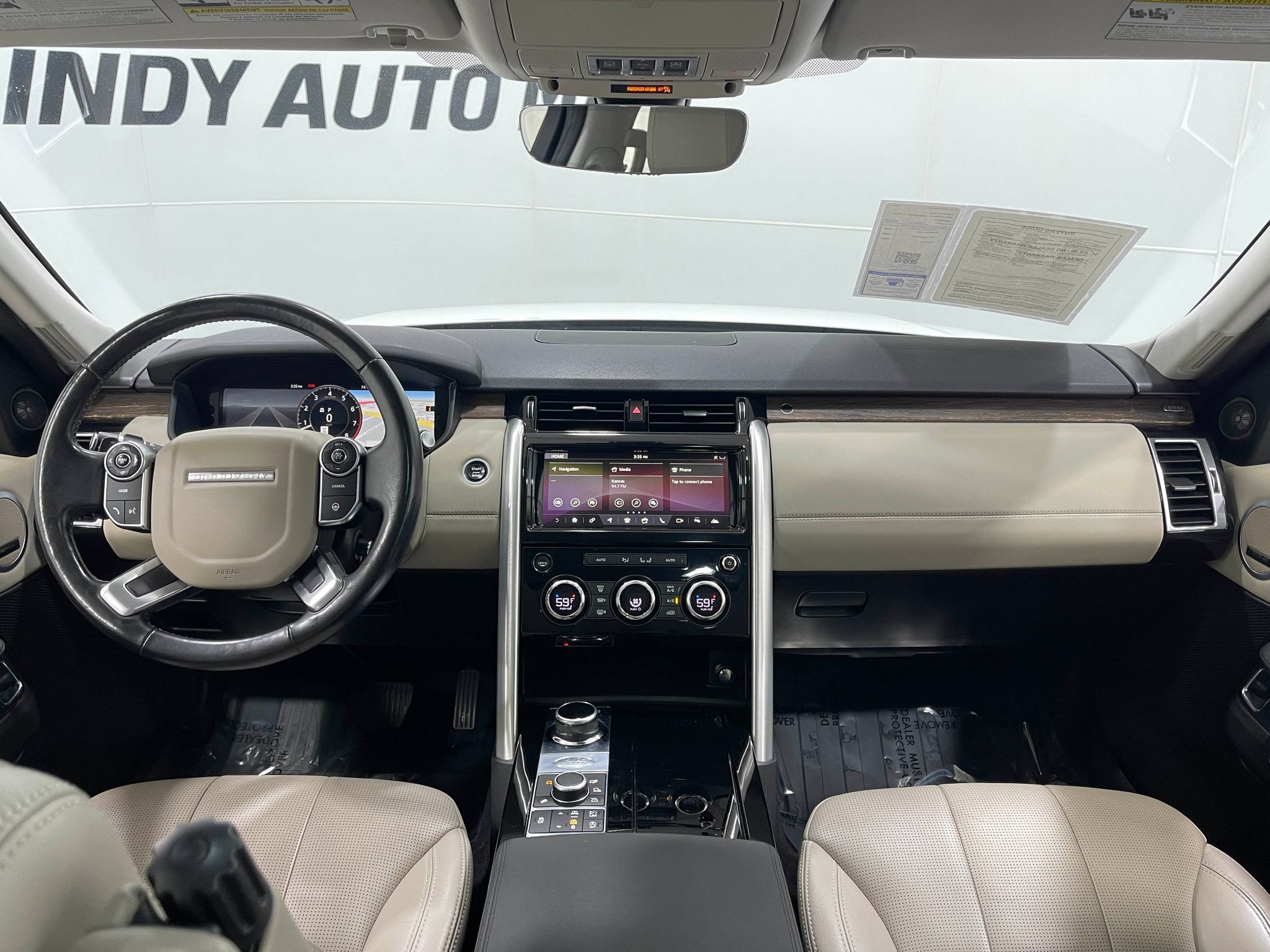 Used 2018 Land Rover Discovery HSE AWD/4WD image 19