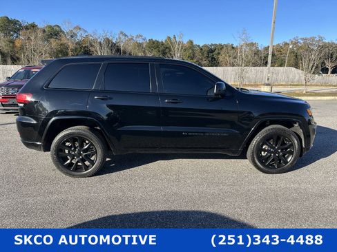 Used 2022 Jeep Grand Cherokee Laredo X image 6