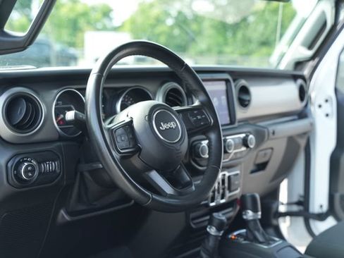 Used 2021 Jeep Gladiator Sport AWD/4WD image 25