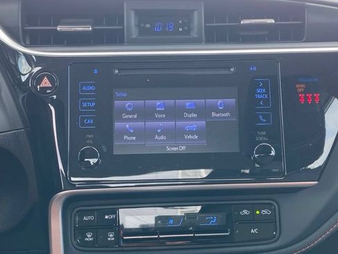Used 2018 Toyota Corolla SE w/ Carpet Mat Package (TMS) FWD image 10