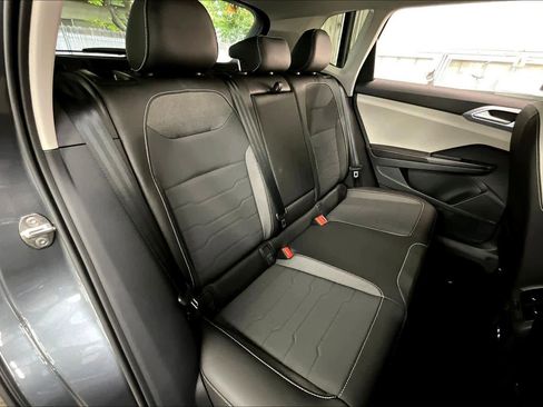 New 2026 Volkswagen Taos SE image 27