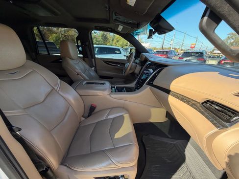 Used 2019 Cadillac Escalade Platinum image 11