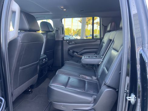 Used 2020 Chevrolet Suburban LT image 12