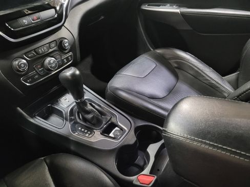 Used 2019 Jeep Cherokee Limited FWD image 26