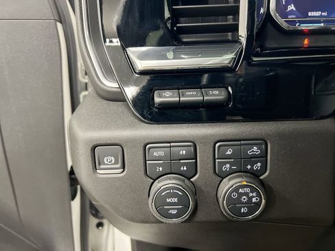 Used 2025 Chevrolet Silverado 1500 High Country w/ Technology Package AWD/4WD image 19