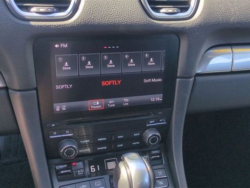 Used 2018 Porsche 718 Boxster image 32