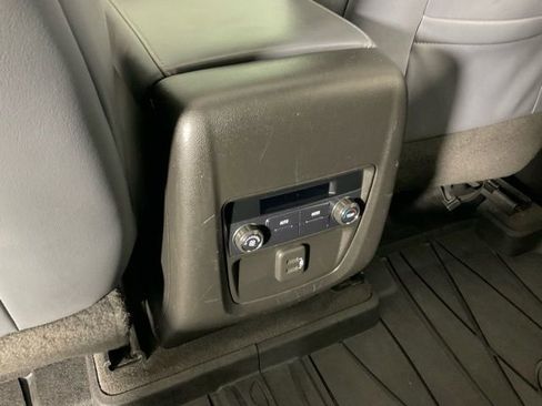 Used 2020 Buick Enclave Essence image 24