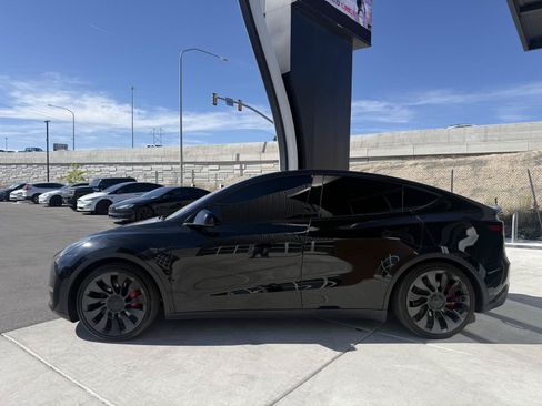 Used 2023 Tesla Model Y Performance AWD/4WD image 5