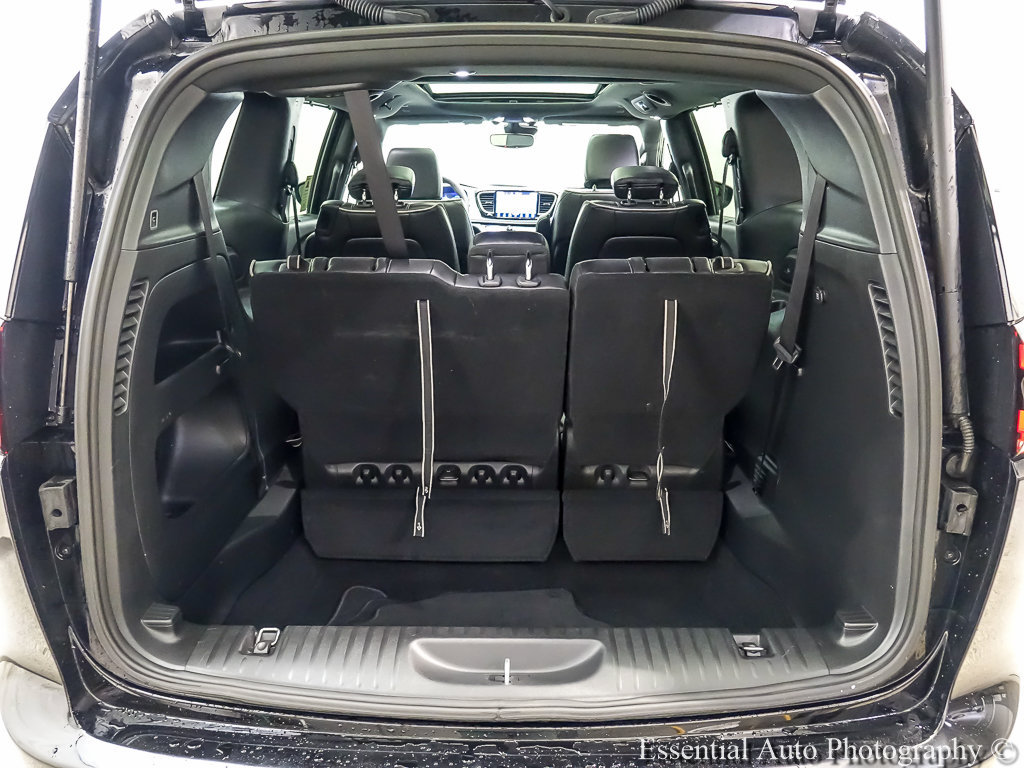Used 2025 Chrysler Pacifica Limited FWD image 24