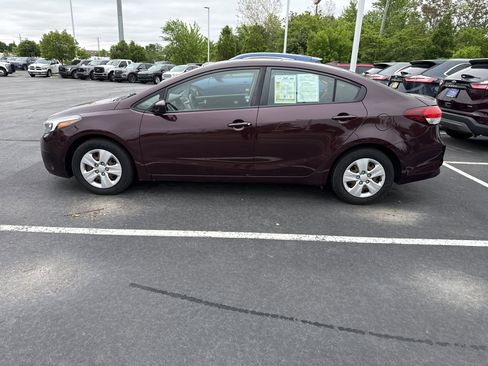 Used 2018 Kia Forte LX FWD image 3