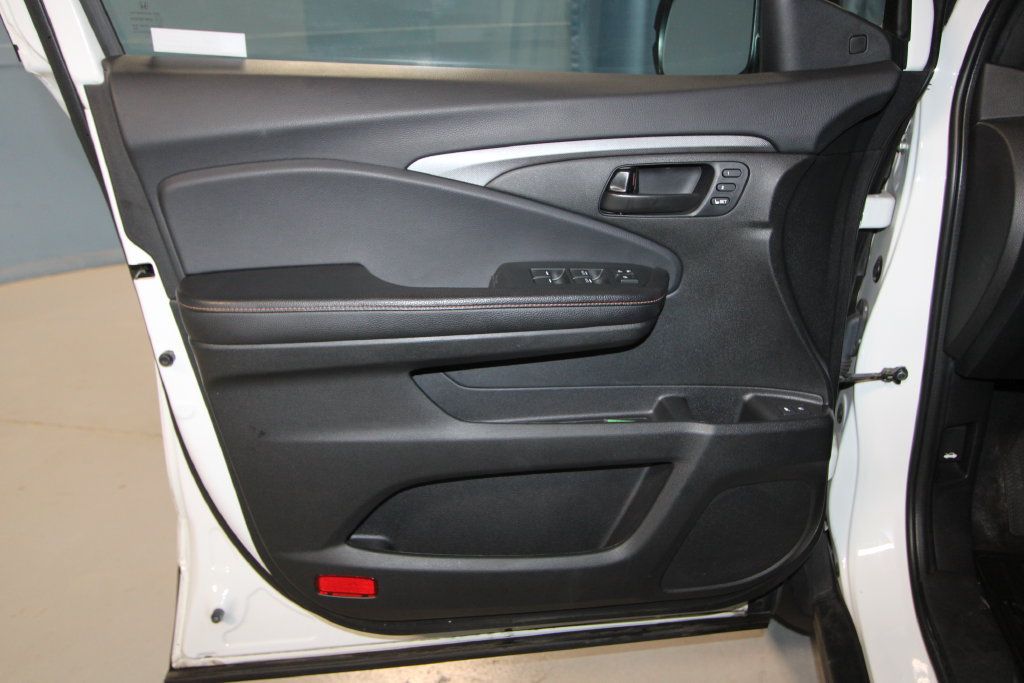 Used 2022 Honda Passport TrailSport image 2