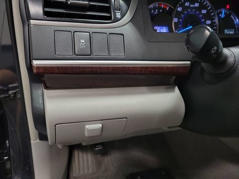 Used 2012 Toyota Camry XLE w/ Leather Pkg FWD image 26
