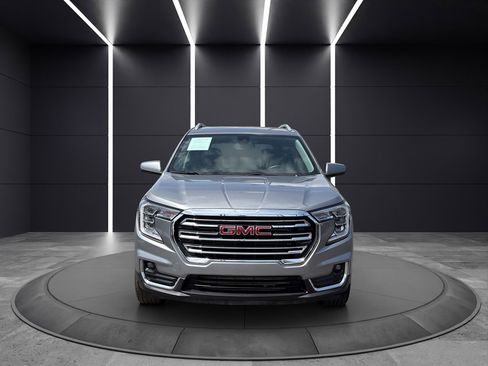 Used 2024 GMC Terrain SLT AWD/4WD image 2