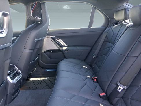 New 2026 BMW 750e xDrive w/ Premium Package image 28