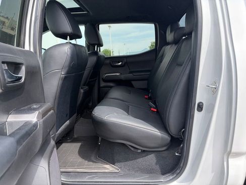 Used 2022 Toyota Tacoma Limited AWD/4WD image 15