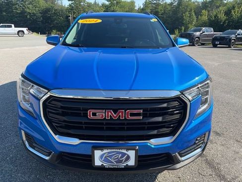 Used 2024 GMC Terrain SLE w/ Driver Convenience Package AWD/4WD image 2