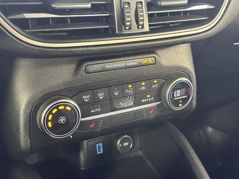 Used 2020 Ford Escape SE image 19