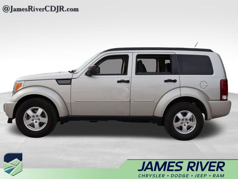 Used 2008 Dodge Nitro SXT image 2
