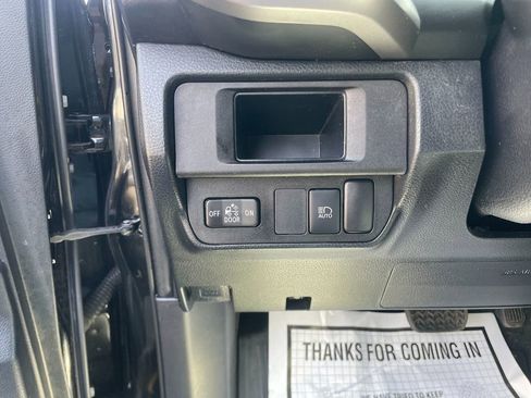 Used 2018 Toyota Tacoma SR5 AWD/4WD image 14