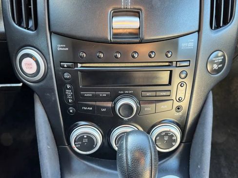 Used 2010 Nissan 370Z Touring image 19