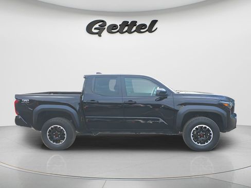 Used 2024 Toyota Tacoma TRD Off-Road AWD/4WD image 4