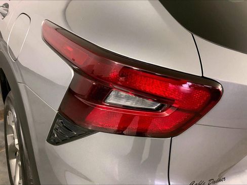 Used 2025 Chevrolet Trax LT w/ LT Convenience Package image 27