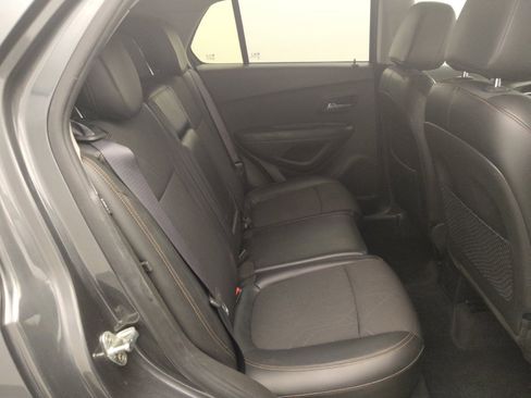 Used 2018 Chevrolet Trax LT w/ LT Convenience Package FWD image 19