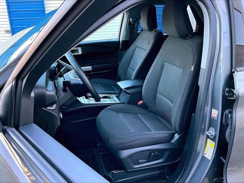 Used 2024 Ford Explorer XLT image 10