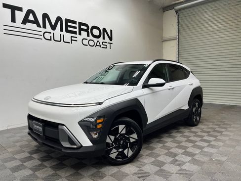 Used 2024 Hyundai Kona SEL AWD/4WD image 2