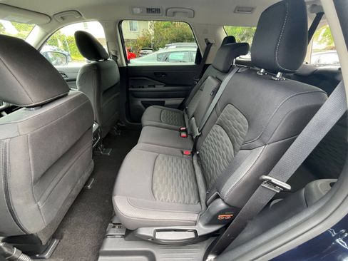 Used 2025 Nissan Pathfinder SV FWD image 28