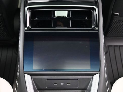 Used 2025 Porsche Panamera image 8