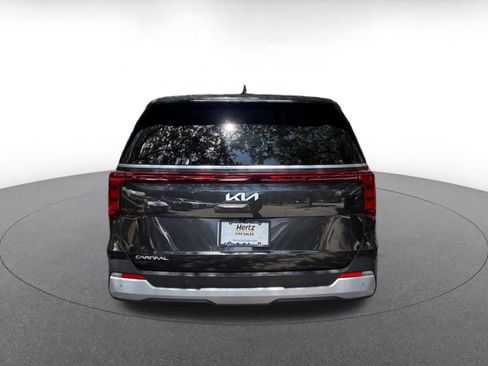 Used 2026 Kia Carnival FWD image 6